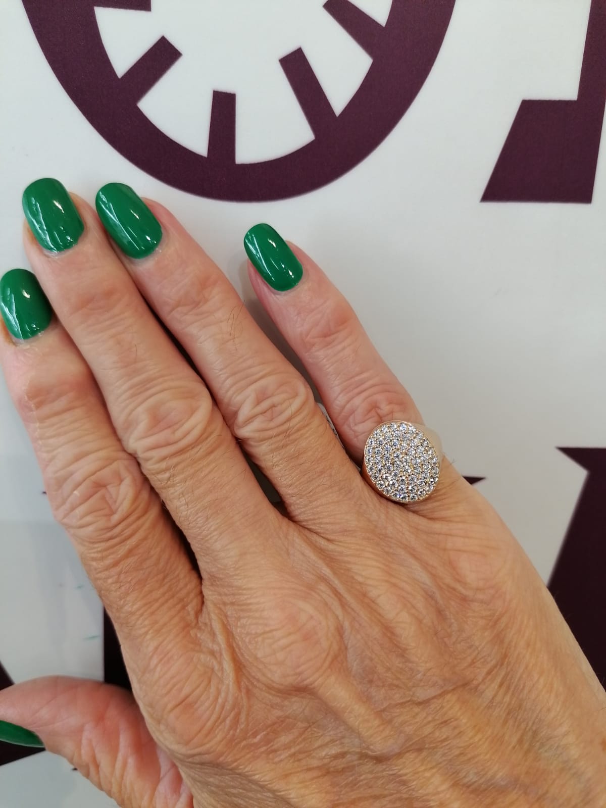 Chevalier ovale rosato con zirconi