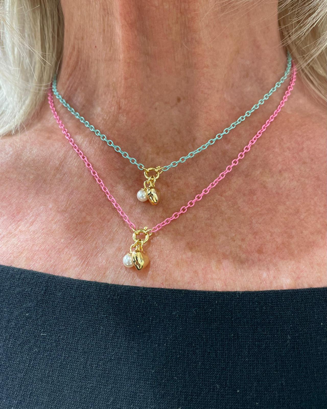 Collana multi-charm in vernice